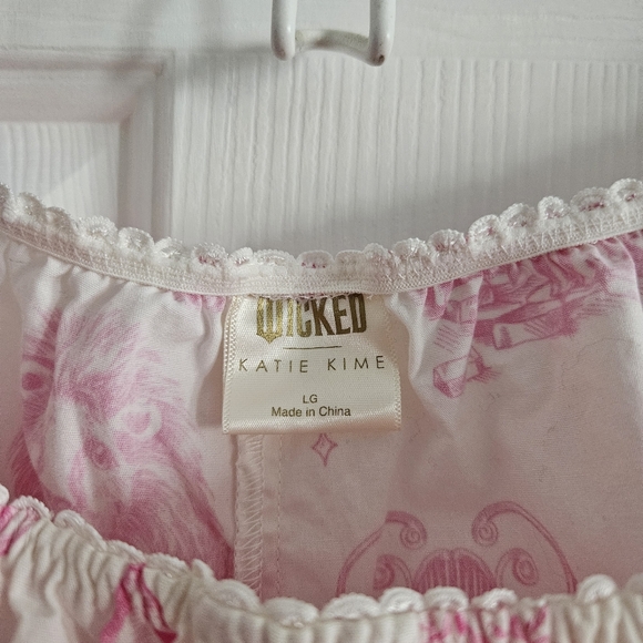 NWOT Katie Kime X Wicked:For Good Graphic Lounge Shorts - Picture 9 of 12